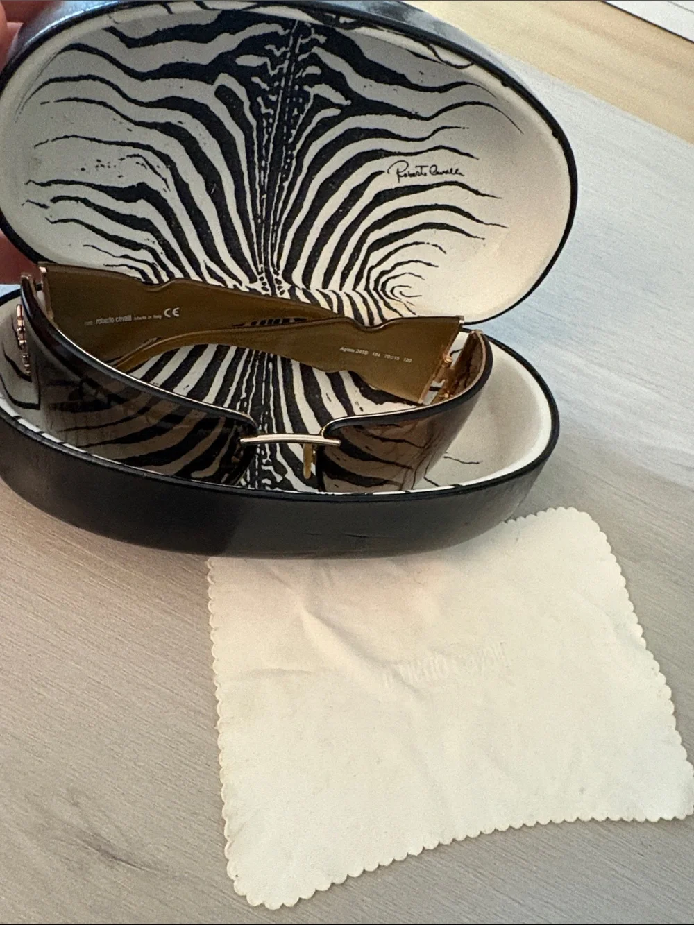 Roberto Cavalli sunglasses with cass